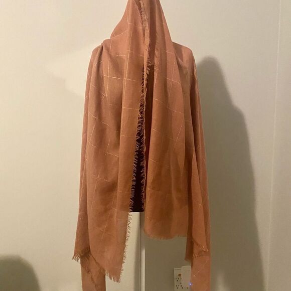 Blush scarf with gold accents woven throughout - Picture 3 of 5